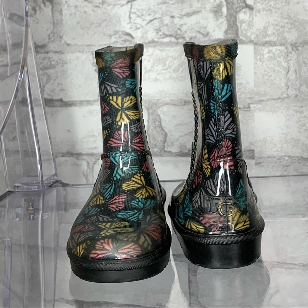 📍UGG Rainboots
